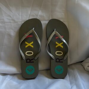Roxy Flip Flops with Colorful Logo on Gray New W/O Tags
